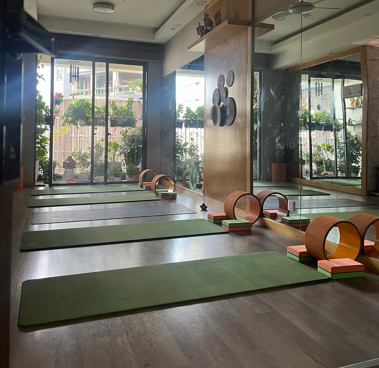 Minh hoạ lớp Lớp 1-1 riêng tư tại Nhu's Yoga